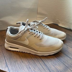 Nike air max Thea oatmeal/tan color sz6.5